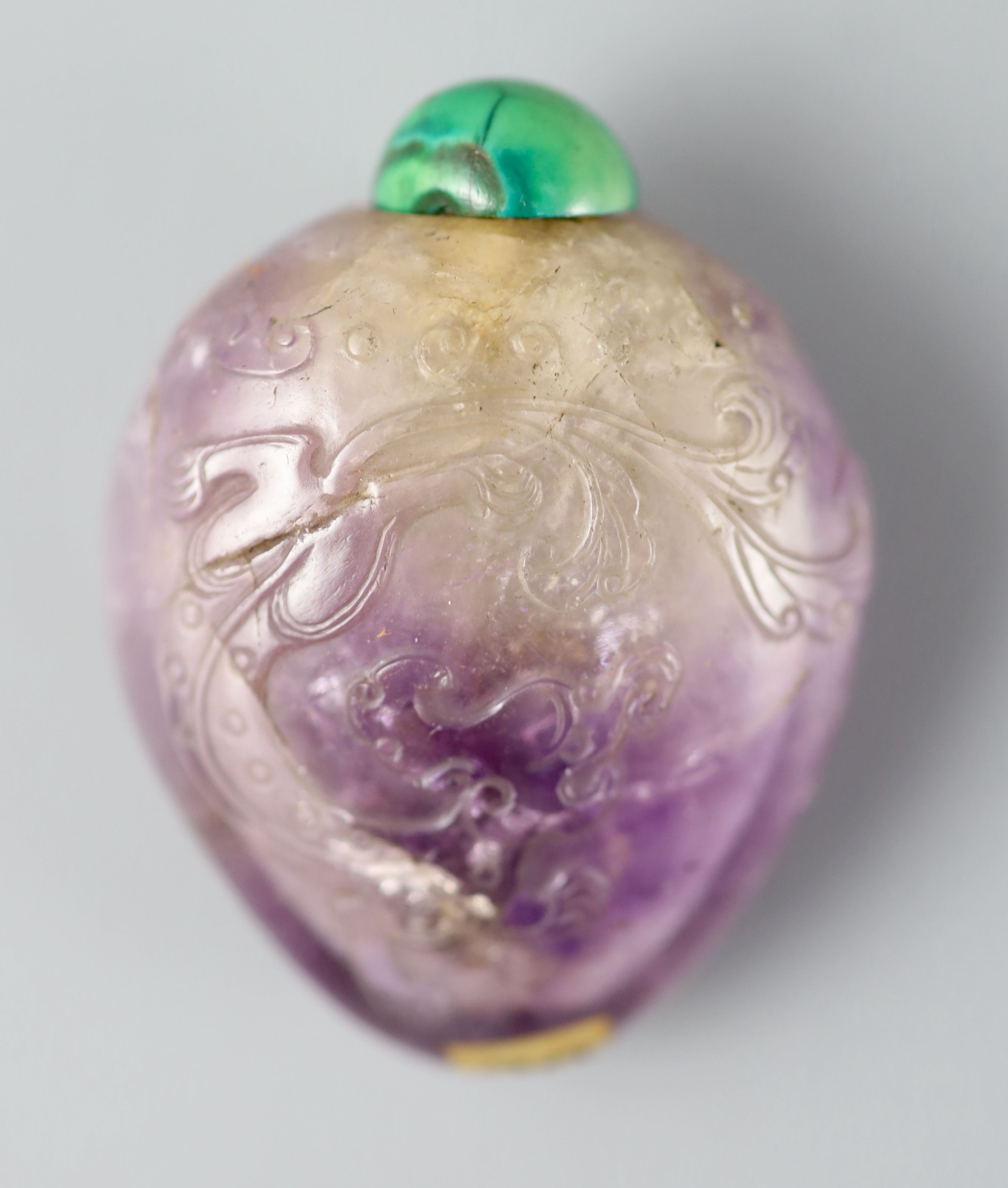A Chinese amethyst crystal snuff bottle, 1800-1900, total height 5.1cm high